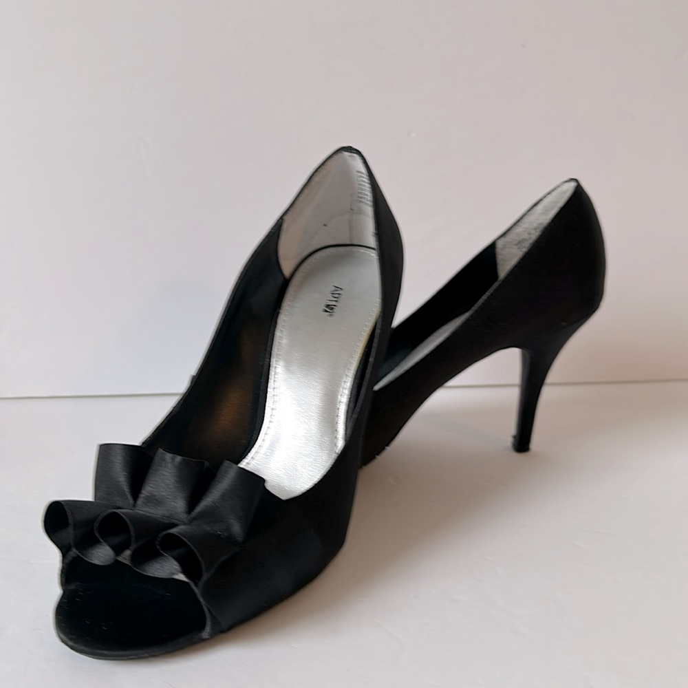 Apt. 9 Black Satin Fabric High Heels Open Toe Fan Detail 3 1/2 inch heel